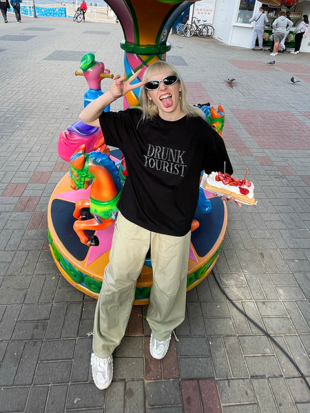 Załaduj obraz do przeglądarki galerii, Drunk Tourist Boxy Premium T-shirt