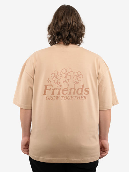 Załaduj obraz do przeglądarki galerii, Friends Grow Together Boxy Premium Beige T-shirt
